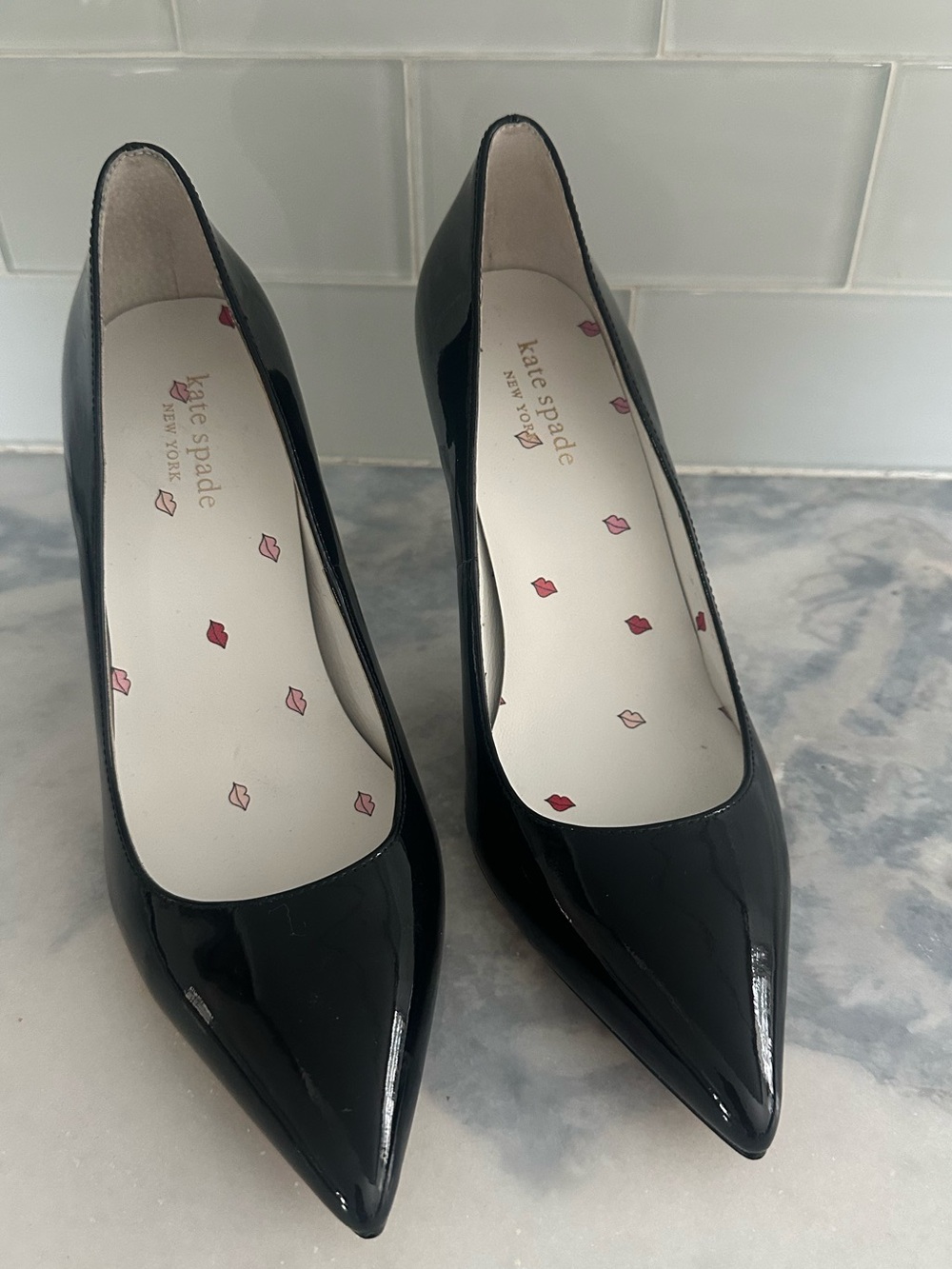 Limited Edition kate spade Black Patent Pointed Toe Pumps Lip-Print Insole 7